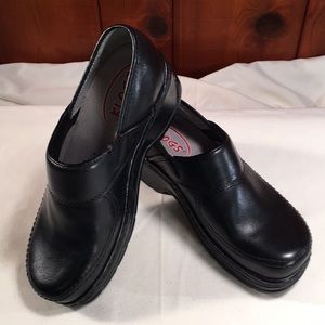 Klogs slip on’s. Size 6. Dark brown.